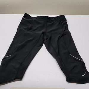 Nike Fit Dry Capri Training Leggings in size XS